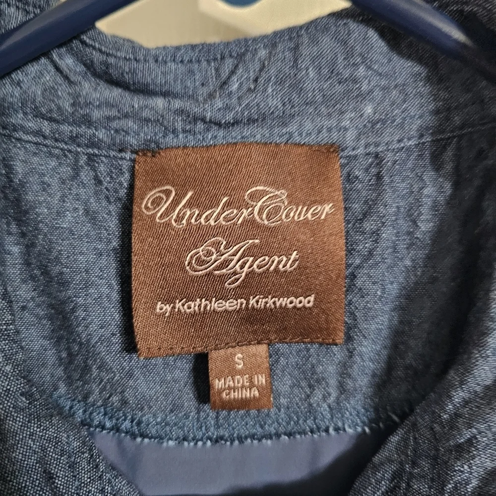 UnderCover Agent Kathleen Kirkwood S Blue Bubble Hem Blouse Denim Preppy Coastal - Picture 4 of 7